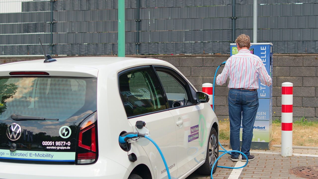 E Auto Ladestation Mit Der Chargecloud Manni Und Das Laden Eurotec